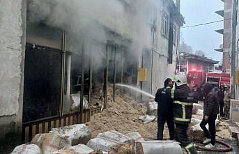 Gölköy'de depoda çıkan yangın söndürüldü