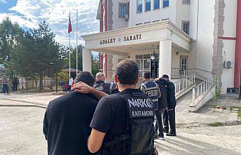 İstanbul'da yakalanıp Kastamonu'ya getirilen 3 uyuşturucu taciri tutuklandı