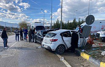 Karabük'te iki otomobil çarpıştı, 7 kişi yaralandı