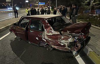 Karabük'te minibüsle çarpışan otomobilin sürücüsü yaralandı