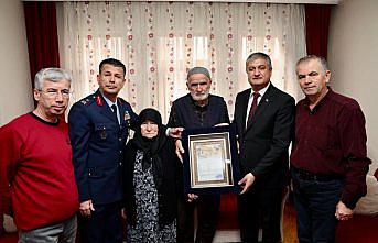 Karabük'te şehit Nuri Özcan'ın ailesine şehadet belgesi takdim edildi