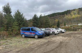 Kastamonu'da oğluyla birlikte cesedi bulunan kadının kayıp cep telefonu aranıyor