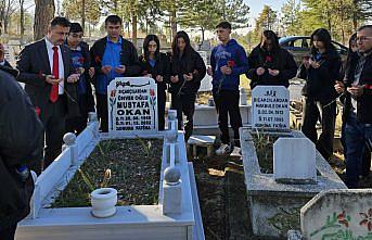 Kastamonu'da vefat eden öğretmen öğrencileri tarafından kabri başında anıldı