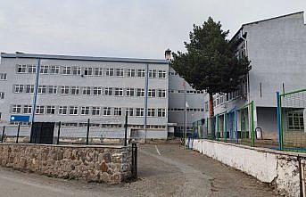 Oğuzlar Ortaokulu binasında yıkım çalışmaları başladı