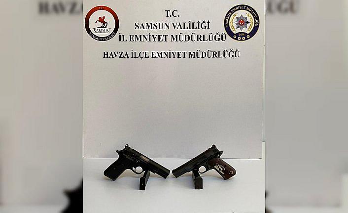 Samsun'da bir kişinin üzerinde 2 ruhsatsız tabanca ele geçirildi