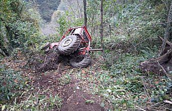 Alaçam'da devrilen traktörün sürücüsü yaralandı