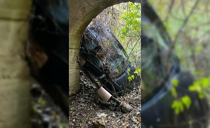 Bafra'da menfeze düşen otomobilin sürücüsü yaralandı