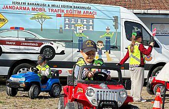 Samsun'da miniklere uygulamalı trafik eğitimi verildi