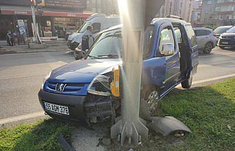 Samsun'da otomobille çarpışan hafif ticari araçtaki 1 kişi yaralandı