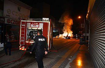 Samsun'da park halindeki otomobil yandı
