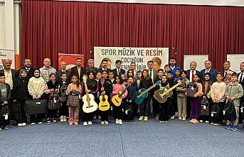 Sinop'ta öğrencilere spor, resim ve müzik malzemeleri dağıtıldı