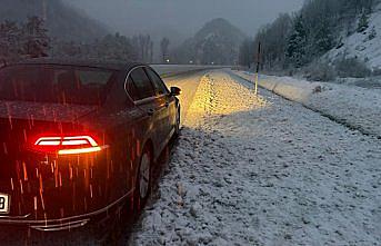 Sivas'ta Geminbeli Geçidi'nde kar yağışı etkili oluyor