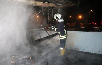 Taşova’da çıkan yangında teras kat kullanılamaz hale geldi