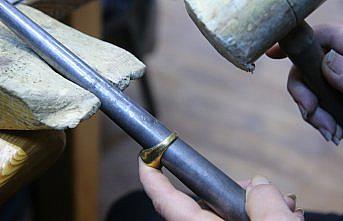 Tokat'ta doğal taşlar kadınların elinde hediyelik eşyaya dönüşüyor