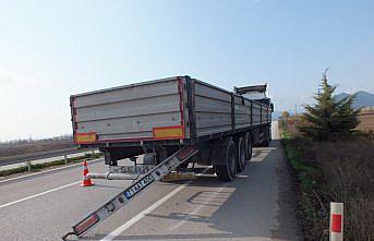 Tokat'ta otomobil ile tırın çarpıştığı kazada 2 kişi yaralandı