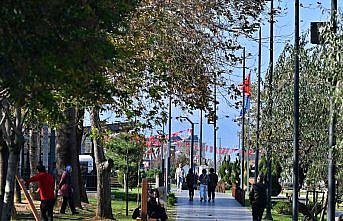 Trabzon'da güneşli havayı fırsat bilen vatandaşlar sahilde yürüyüş yaptı