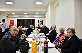 Vezirköprü'de emekli öğretmenler için yemek programı düzenlendi