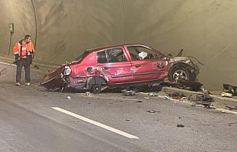 Zonguldak'ta tünelin duvarına çarpan otomobildeki 2 kişi yaralandı