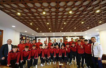 Akçaabat Belediye Başkanı Ekim, dereceye giren öğrencileri ağırladı