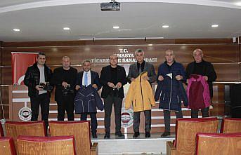 Amasya’da 250 öğrenciye mont ve ayakkabı desteği