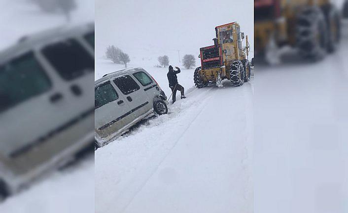 Artova'da kar yağışı etkili oldu