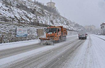 Artvin ve Gümüşhane'de 126 köy yolu ulaşıma kapandı