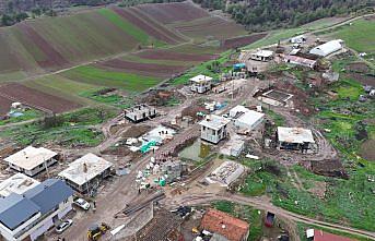 Bilecik'teki orman yangınında evleri zarar görenler için başlatılan konut inşaatları sürüyor