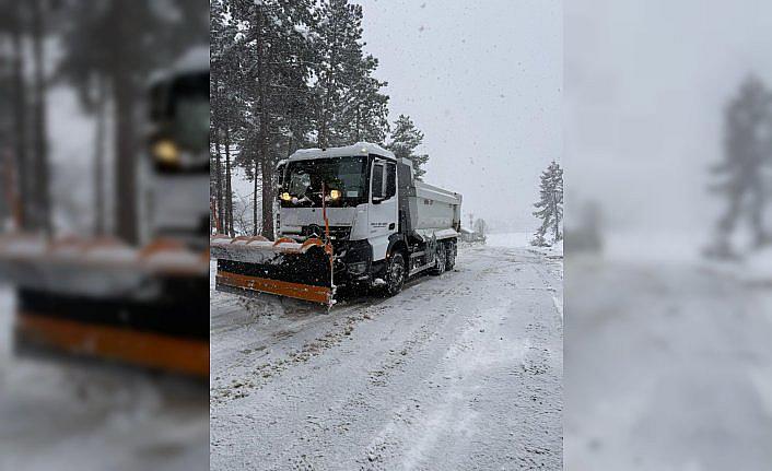 Bolu'da karla mücadele çalışması sürüyor