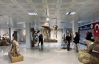 Çankırı'da üniversite öğrencileri atık malzemeleri kullanarak heykel yaptı