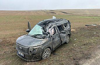 Çorum'da üzerine tır devrilen hafif ticari araçtaki 2 kişi yaralandı