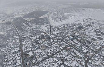 Çorum'un ilçelerinde kar yağışı etkili oluyor