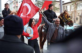 Dünya şampiyonu boksör Elif Nur Turhan, Bayburt'ta coşkuyla karşılandı