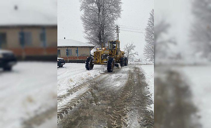 Erbaa'da karla mücadele çalışması yapıldı