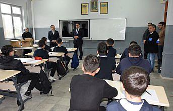 Espiye'de lise öğrencilerin Kur'an-ı Kerim hediye edildi