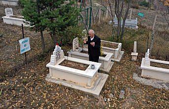 Evlendiği gün gördüğü eşine sevgisi vefatından sonra da bitmedi