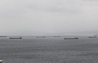 Fırtınadan kaçan yük gemileri Sinop doğal limanına sığındı