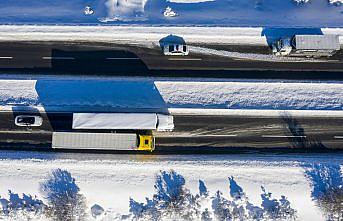 Gerede-Karabük yolunda kalan tır ve kamyonlar kaldırılıyor