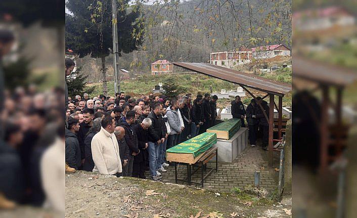 GÜNCELLEME - Giresun'da trafik kazasında ölen abla ve kardeşi defnedildi