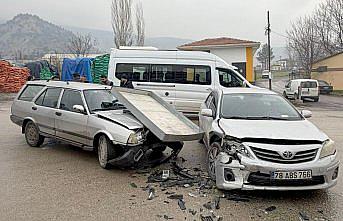 Karabük'te iki otomobilin çarpıştığı kazada 1 kişi yaralandı