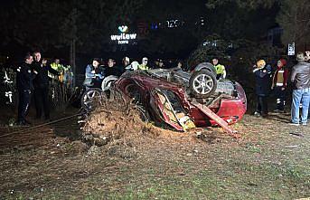 Karabük'te refüje devrilen otomobilin sürücüsü öldü