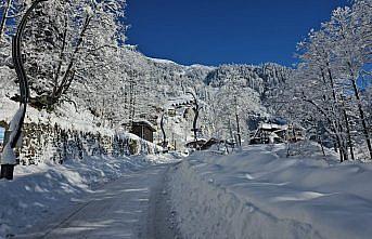 Karadeniz'in yüksek kesimlerinde kar ve soğuk hava etkili oluyor