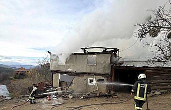 Kastamonu'da çıkan yangınlarda 2 ev zarar gördü