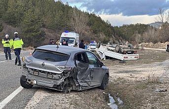 Kastamonu'da kamyonetle otomobilin çarpışması sonucu bir kişi öldü, bir kişi yaralandı