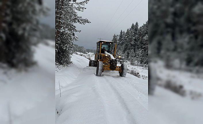 Kastamonu'da kar yağışı nedeniyle ulaşımda aksaklık yaşanıyor