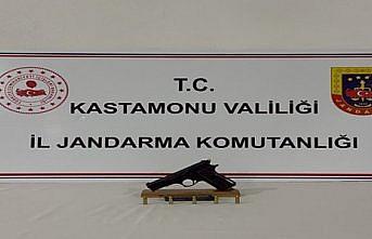Kastamonu'da ruhsatsız silah ve sahte içki operasyonlarında 5 zanlı gözaltına alındı