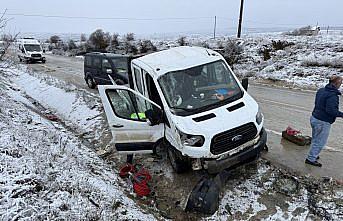 Kastamonu'da şarampole düşen kamyonetteki 7 kişi yaralandı