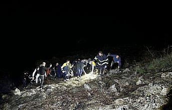 Kastamonu'da uçurumdan deniz kenarına düşen otomobilin sürücüsü yaralandı