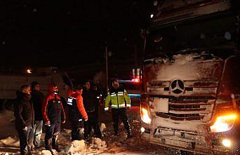 Kastamonu'da yolda kalan sürücülere ikramda bulunuldu