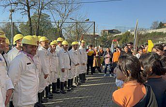 Madenciler Günü'nde işçiler, çocuklarının okulunda alkışlarla karşılandı