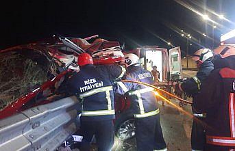 Rize'de otomobilin bariyerlere çarptığı kazada 1 kişi öldü, 1 kişi yaralandı